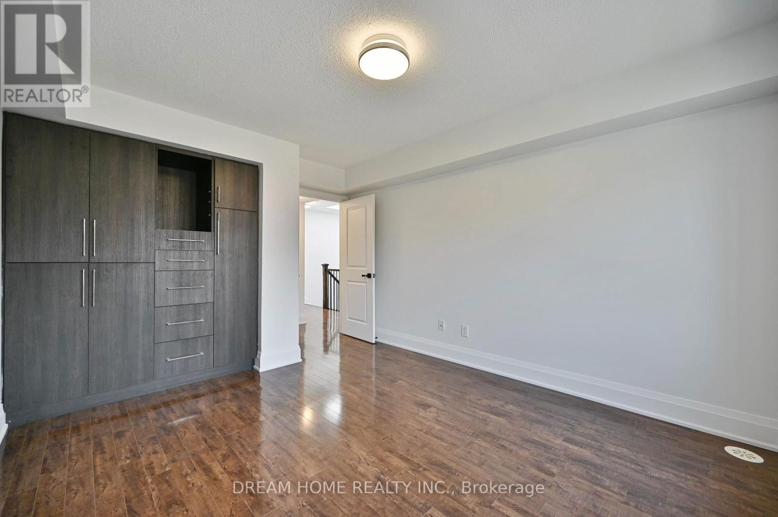 Th 28 - 9 OAKBURN CRESCENT Image 34