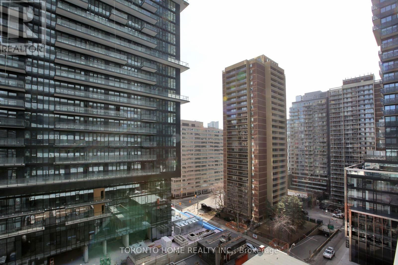 1011 - 50 CHARLES STREET EAST Image 24