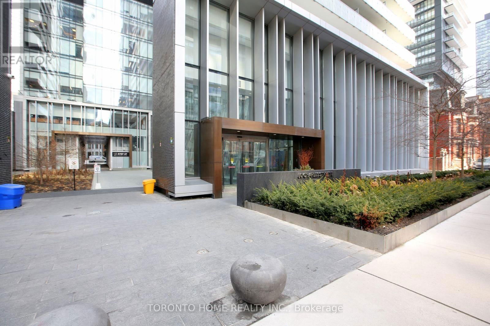 1011 - 50 CHARLES STREET EAST Image 3