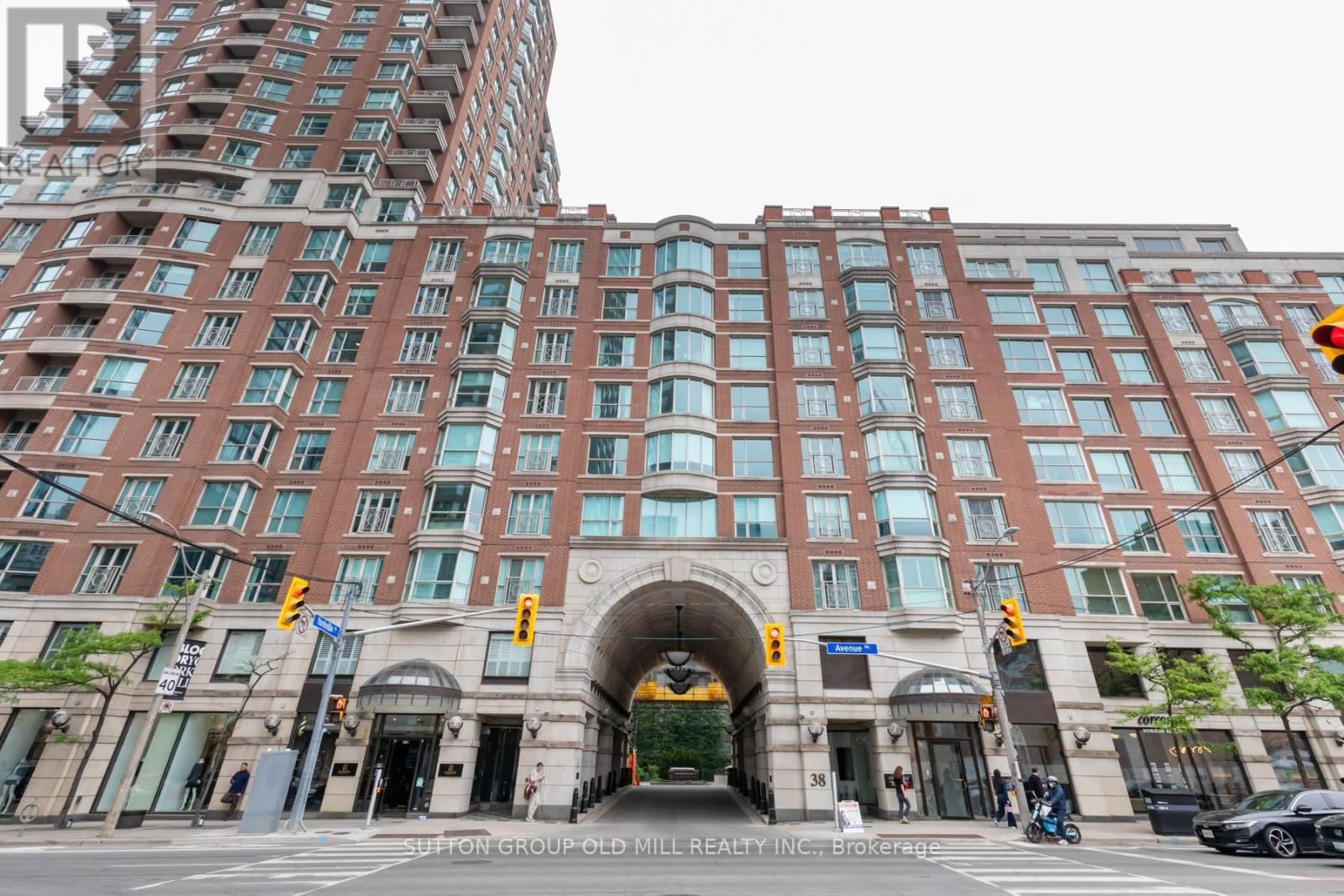 700 - 38 AVENUE ROAD Image 42