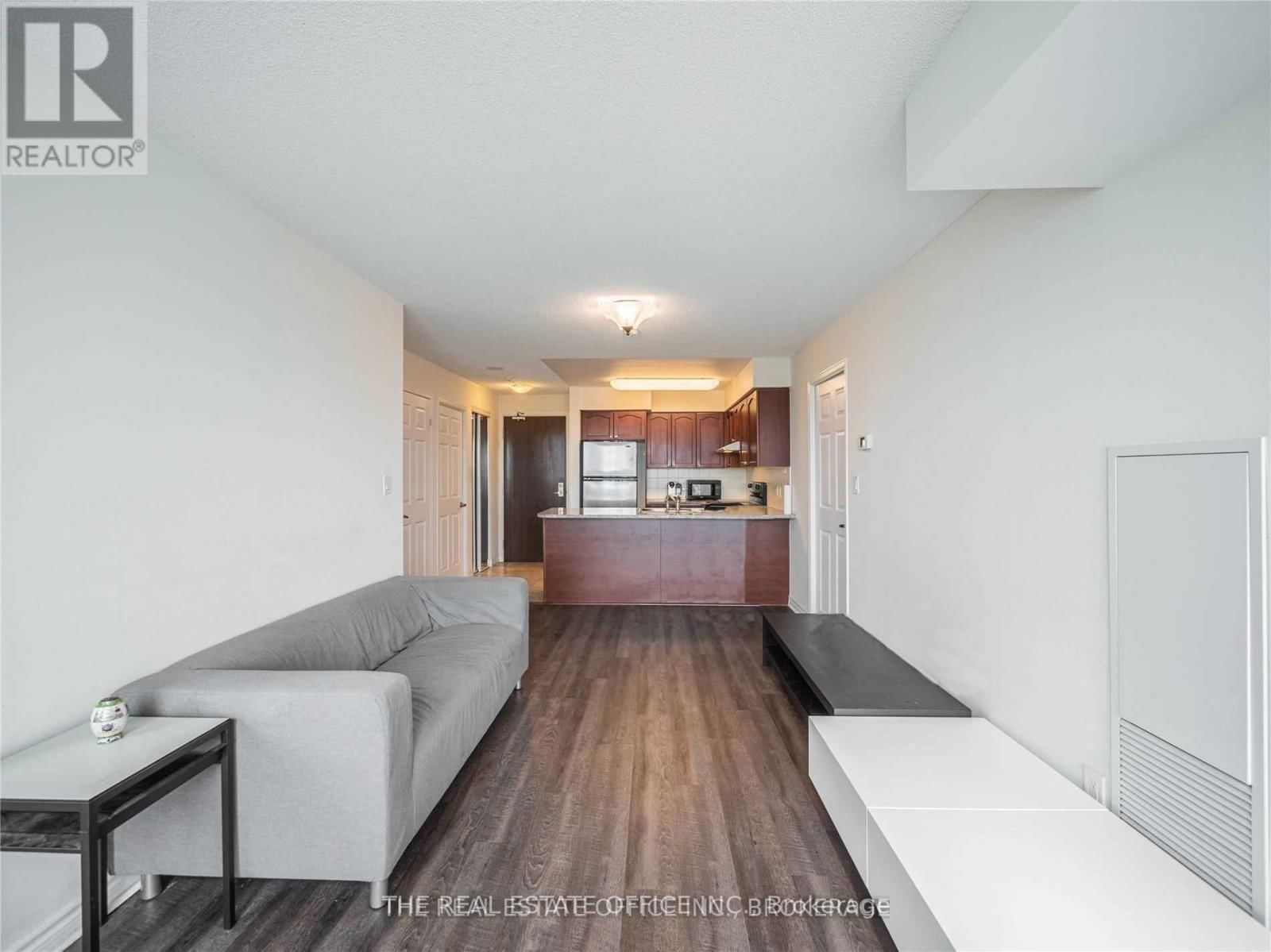 1221 - 35 HOLLYWOOD AVENUE Image 11