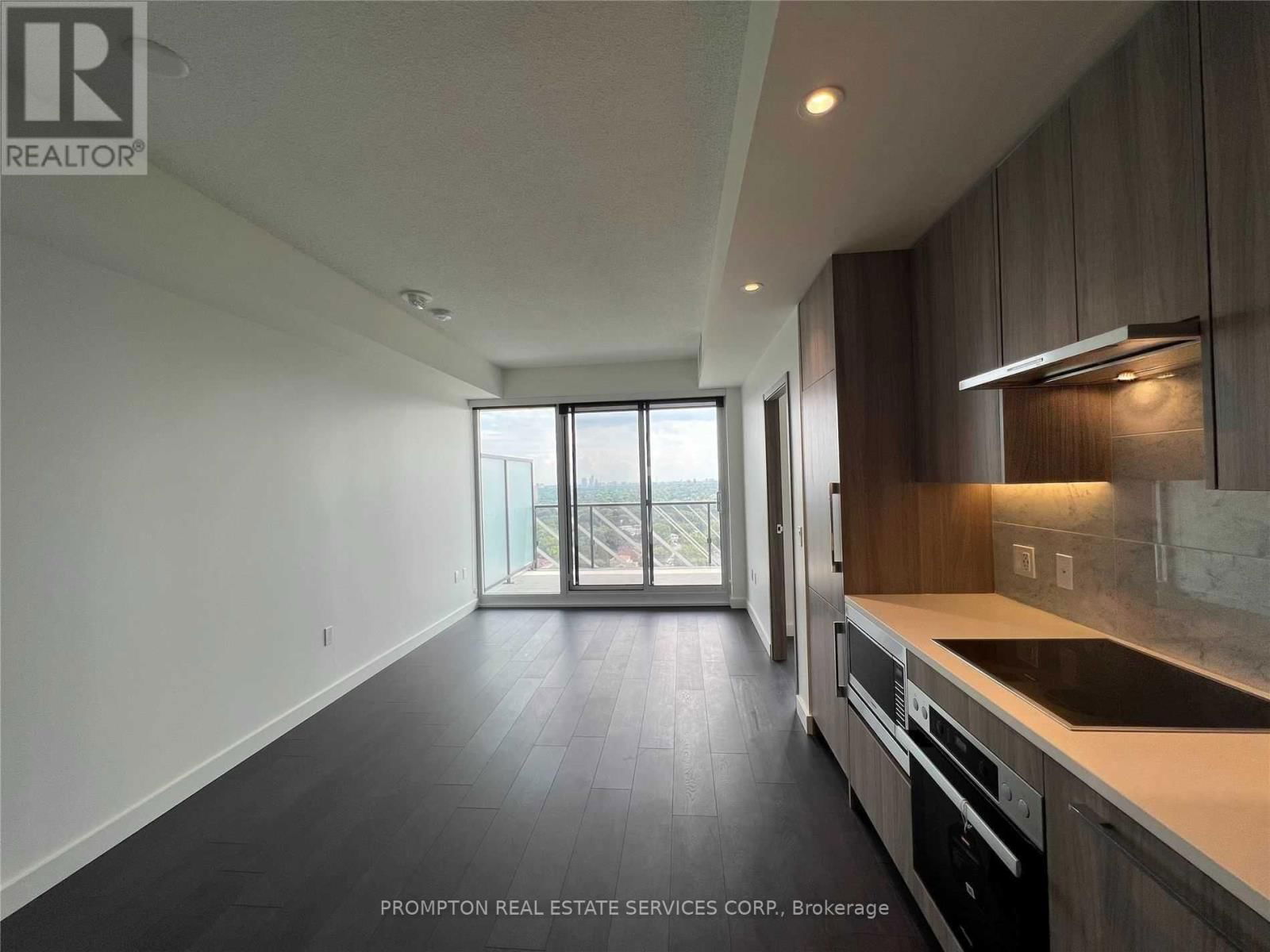 2605 - 95 MCMAHON DRIVE Image 2