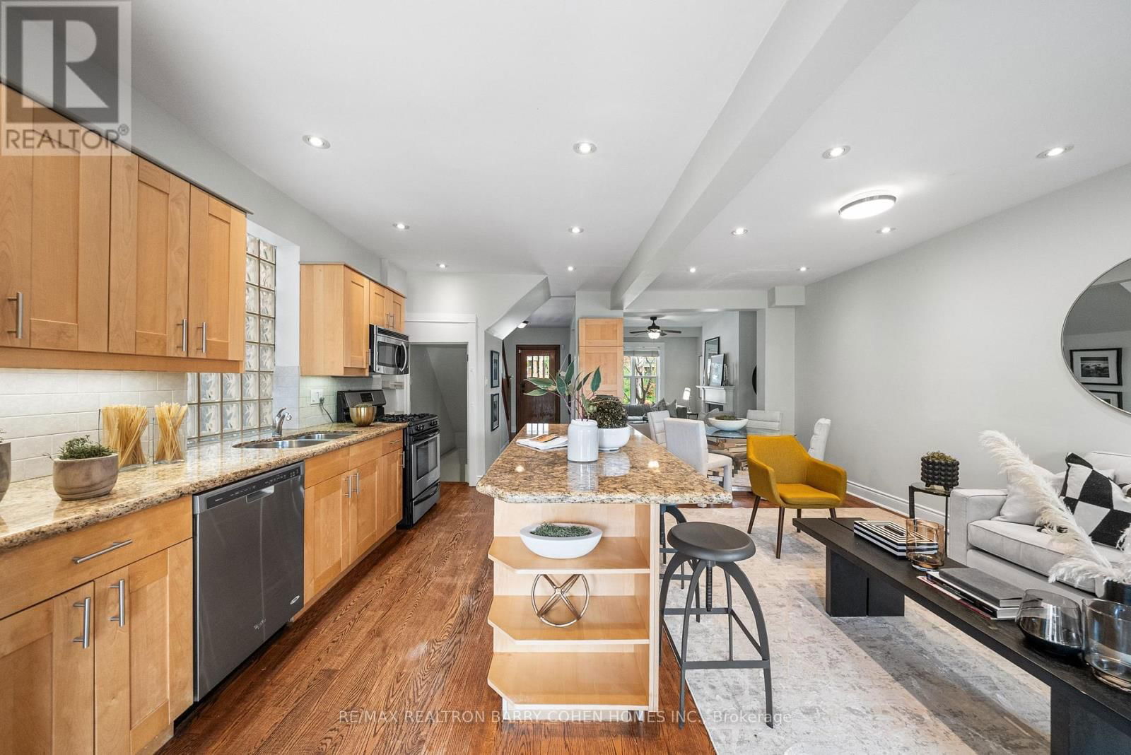 214 GLENHOLME AVENUE Image 11