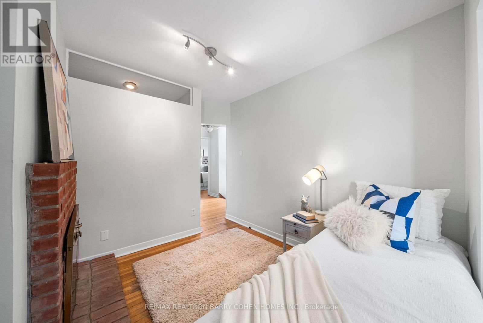 214 GLENHOLME AVENUE Image 17