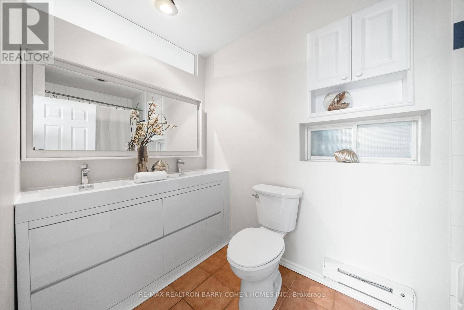214 GLENHOLME AVENUE Image 19