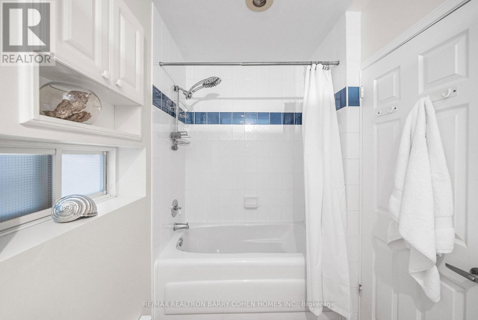 214 GLENHOLME AVENUE Image 20