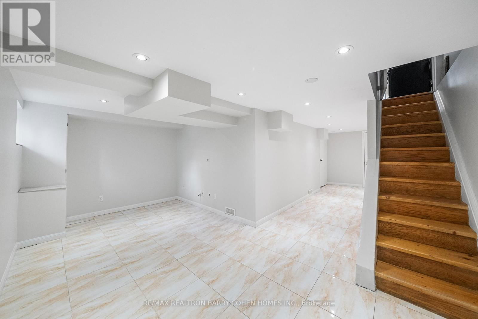 214 GLENHOLME AVENUE Image 21