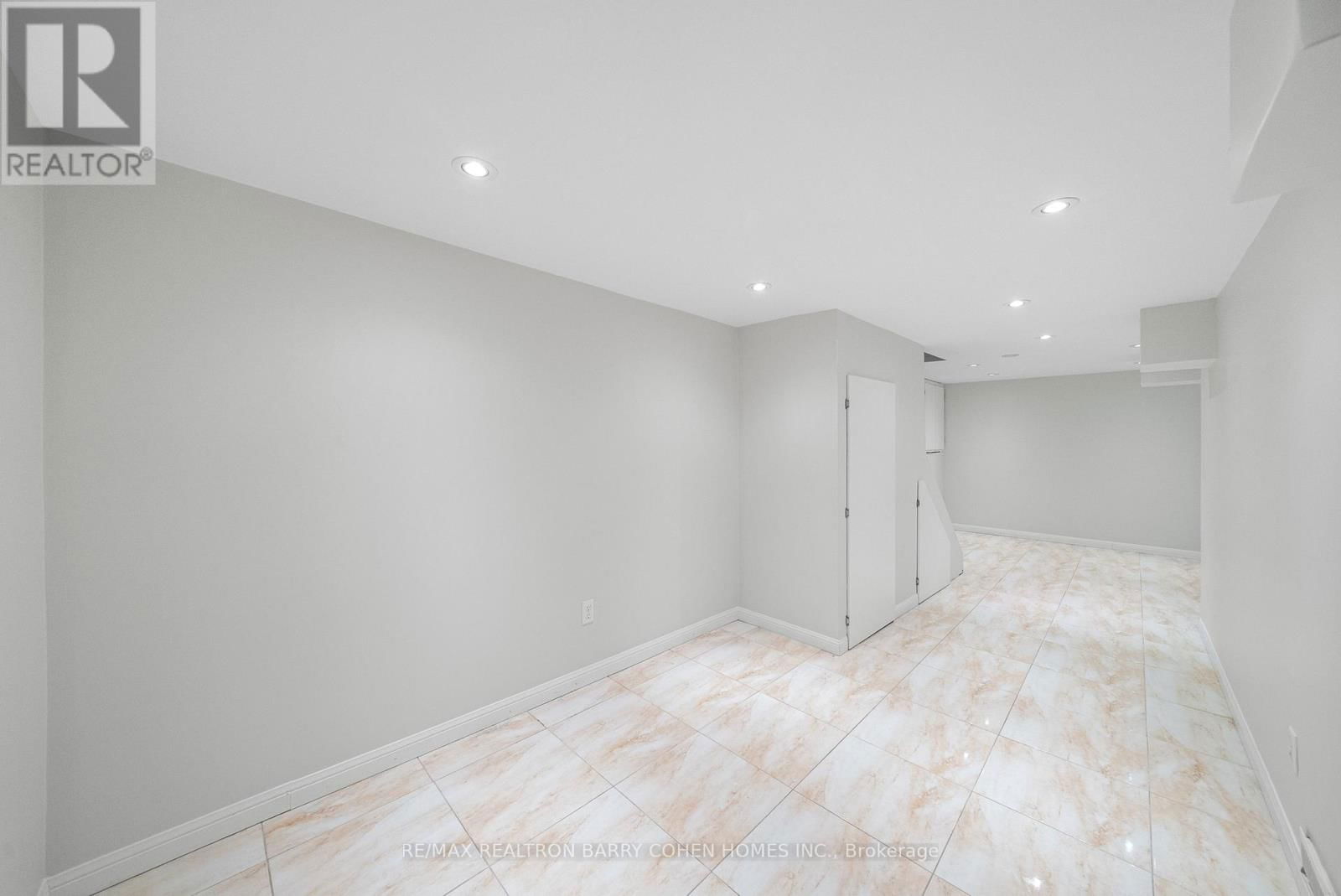 214 GLENHOLME AVENUE Image 22
