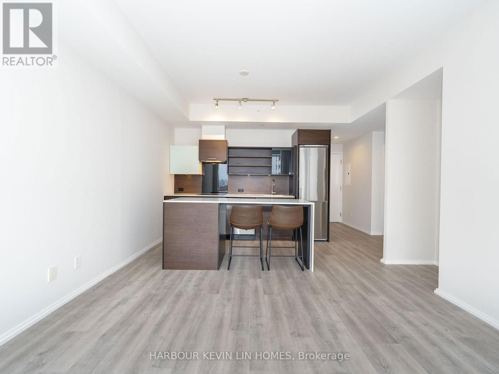 806 - 75 ST NICHOLAS STREET Image 15