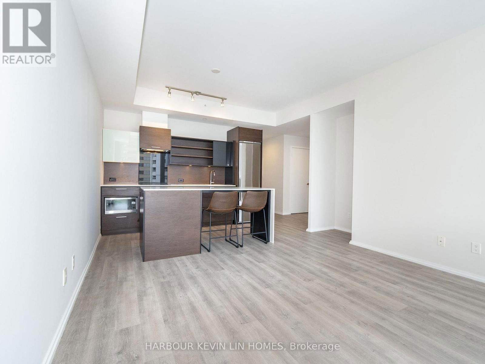 806 - 75 ST NICHOLAS STREET Image 16