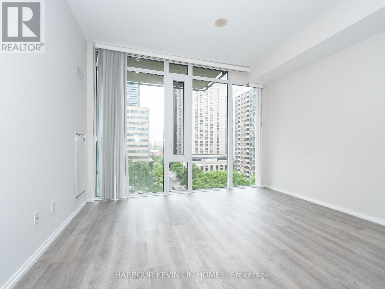 806 - 75 ST NICHOLAS STREET Image 21