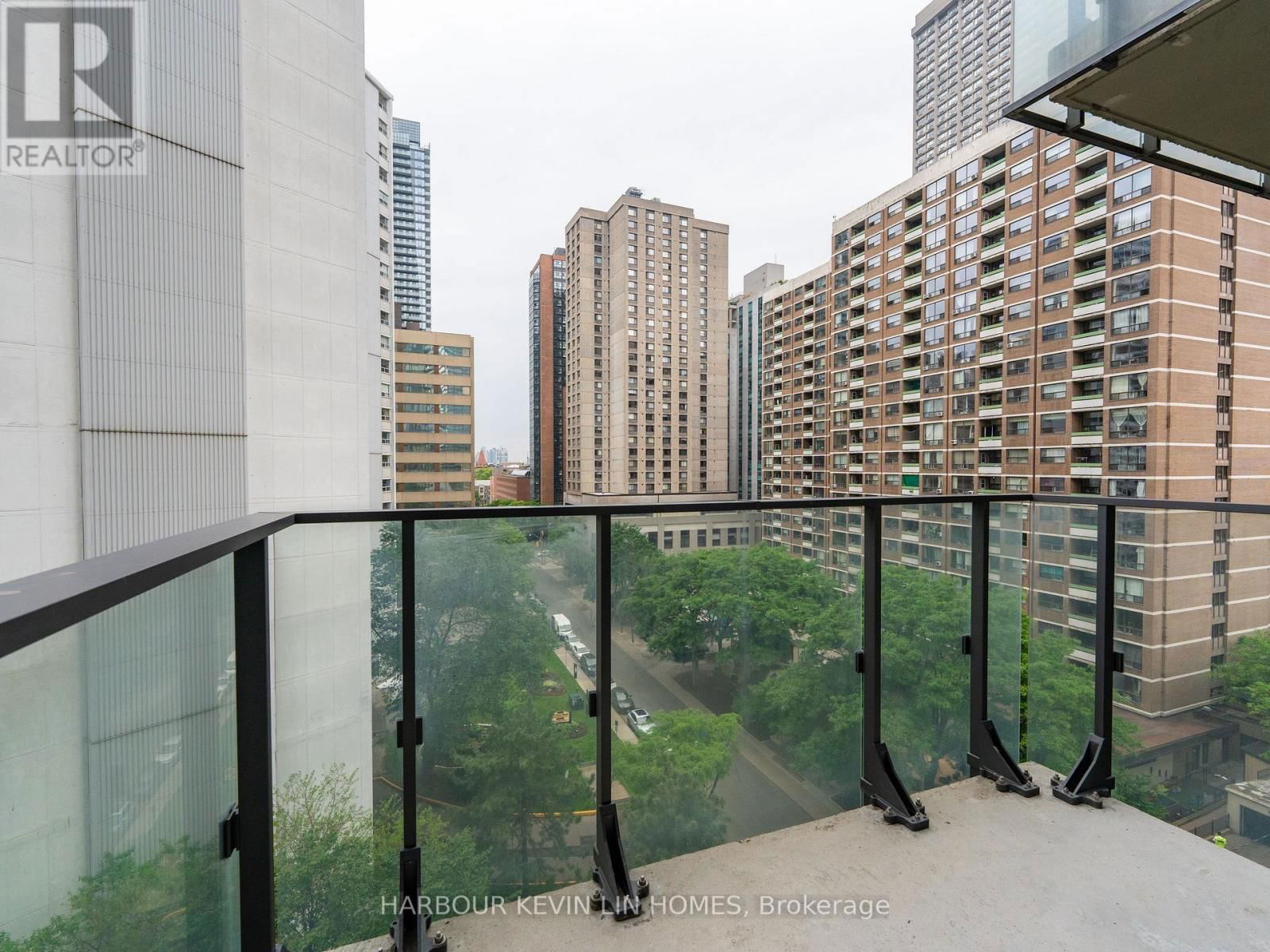 806 - 75 ST NICHOLAS STREET Image 23