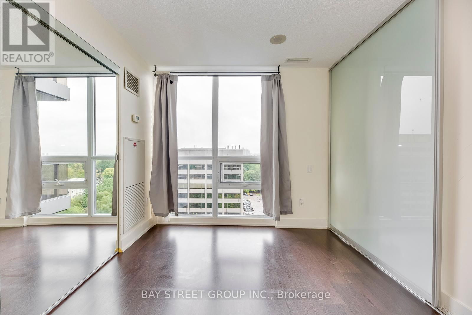 1007 - 23 SHEPPARD AVENUE EAST Image 17