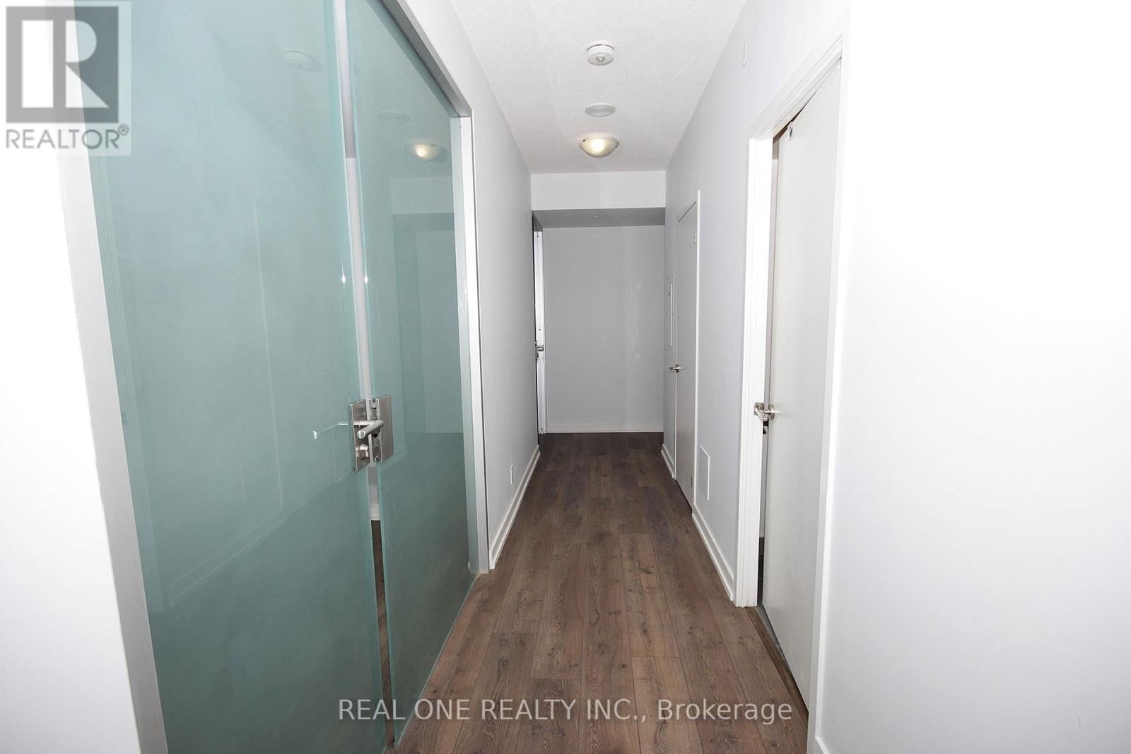 216 - 60 SHUTER STREET Image 11