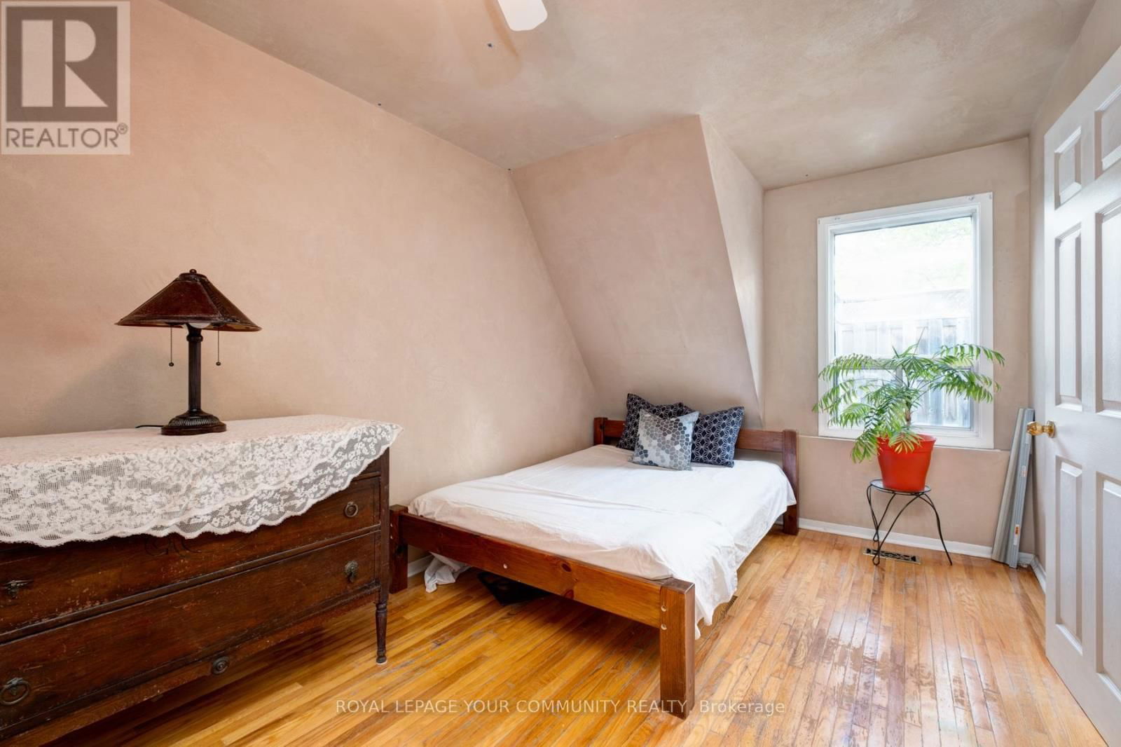 356 DUPONT STREET Image 17
