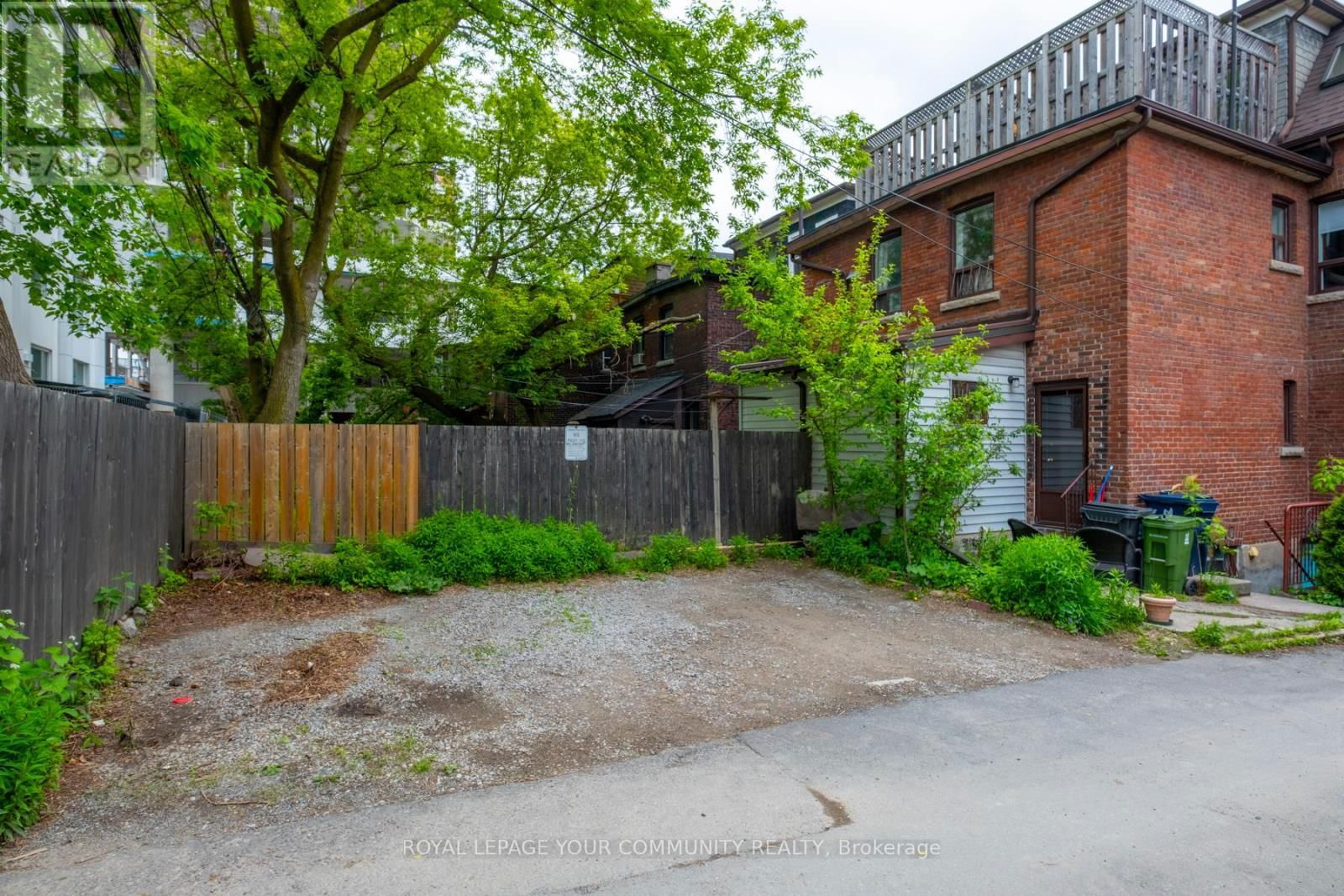 356 DUPONT STREET Image 24
