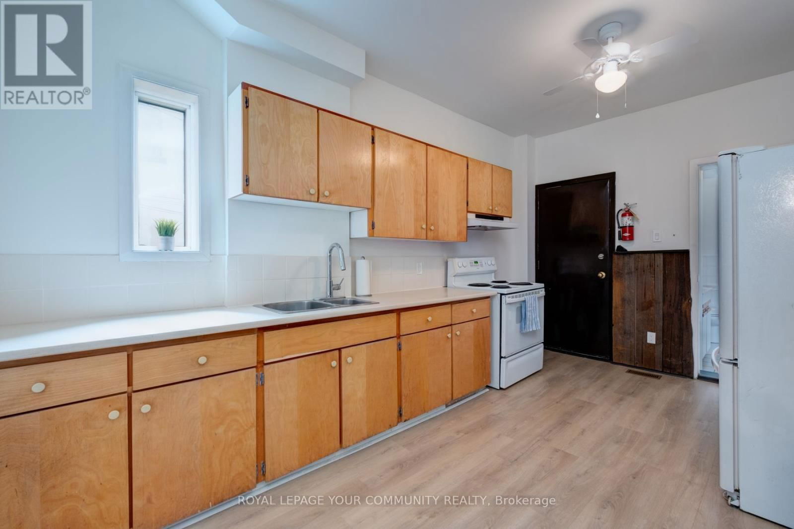 356 DUPONT STREET Image 5