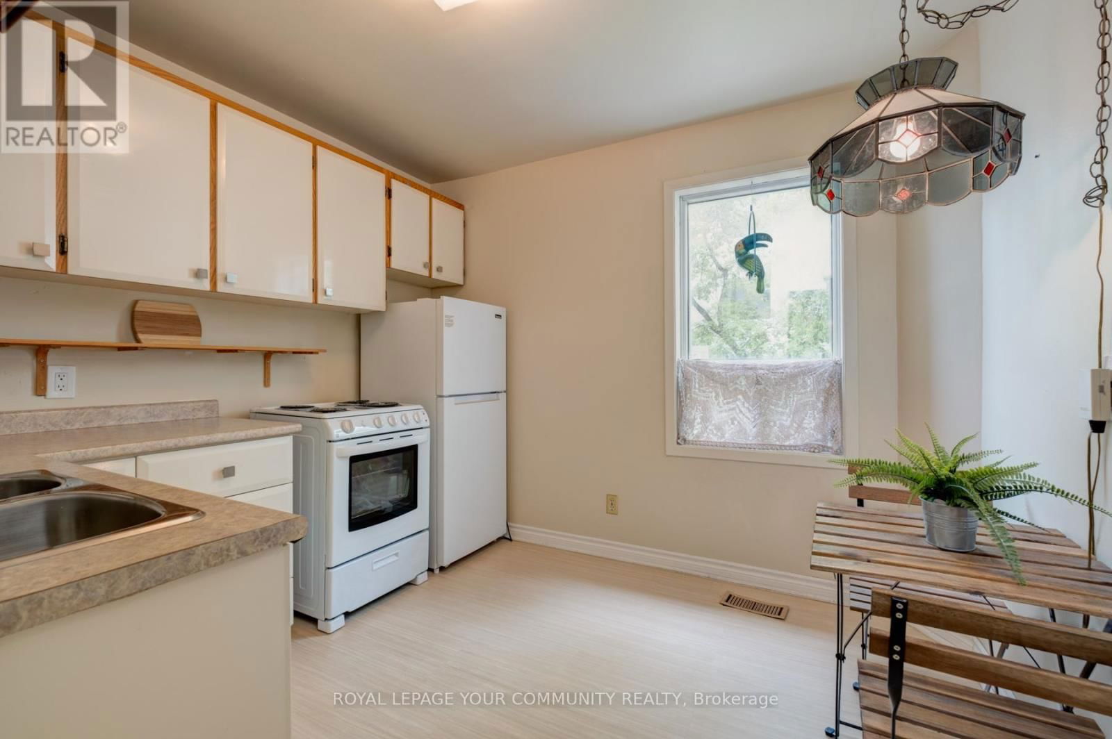356 DUPONT STREET Image 8