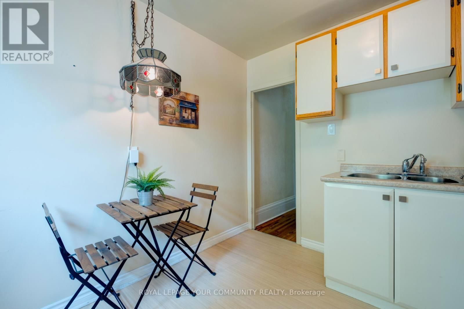 356 DUPONT STREET Image 9