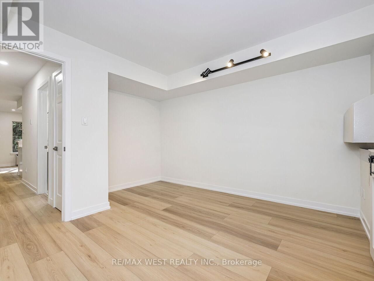 #12 B - 801 KING STREET WEST Image 11