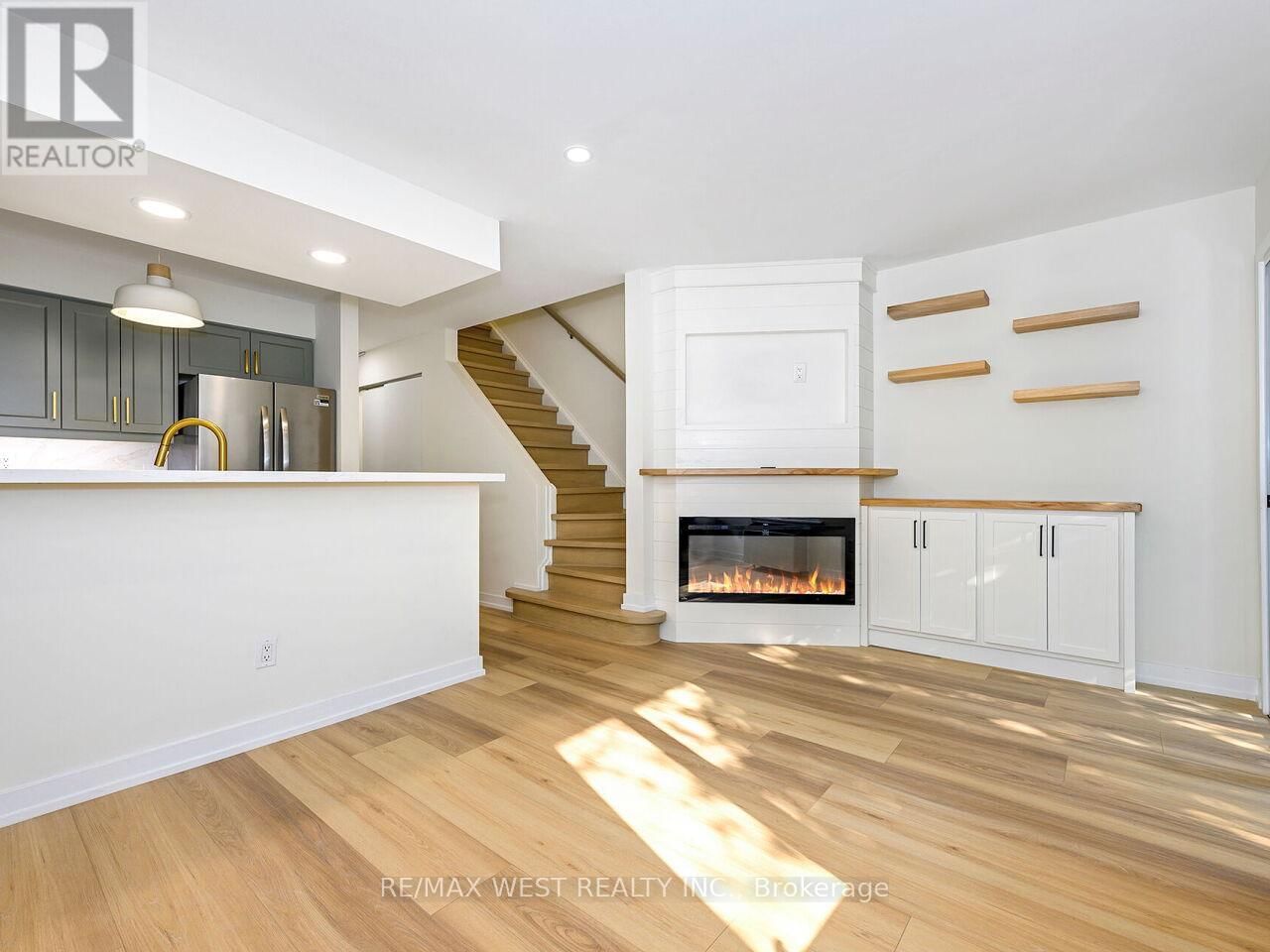 #12 B - 801 KING STREET WEST Image 5