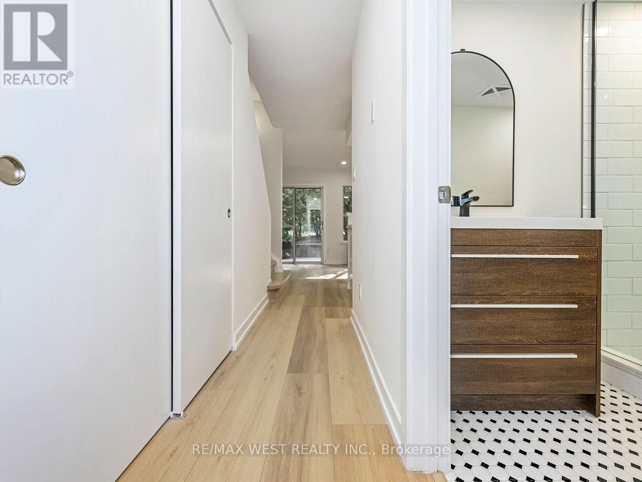 #12 B - 801 KING STREET WEST Image 9
