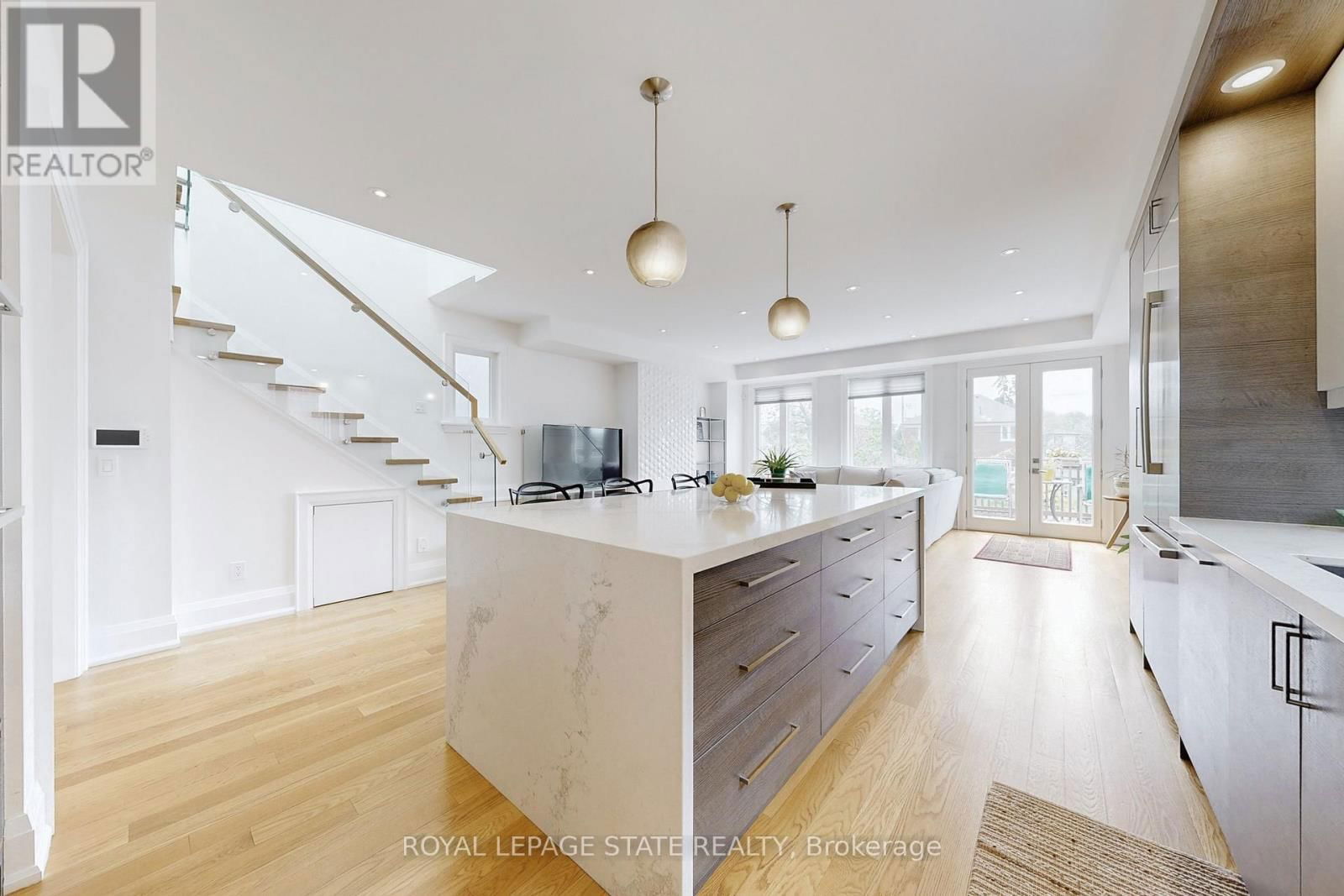 743 GLENCAIRN AVENUE Image 11