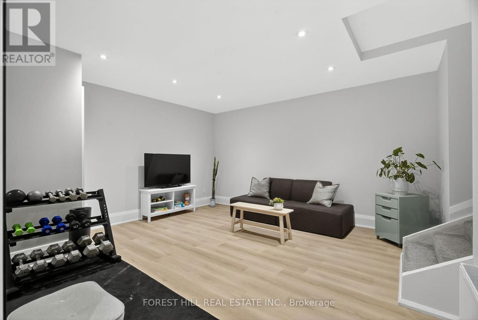 82 PINEWOOD AVENUE Image 28
