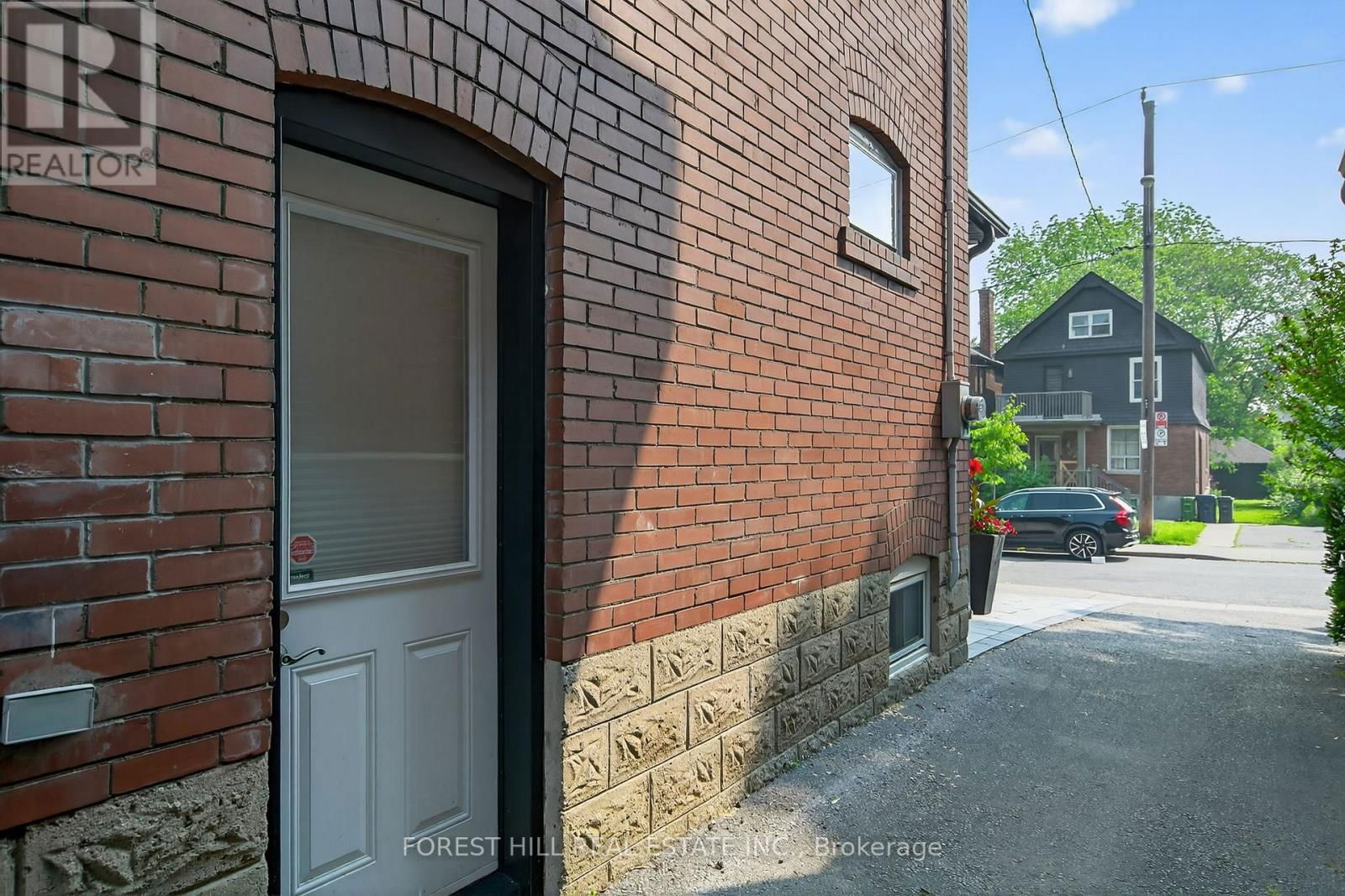 82 PINEWOOD AVENUE Image 34