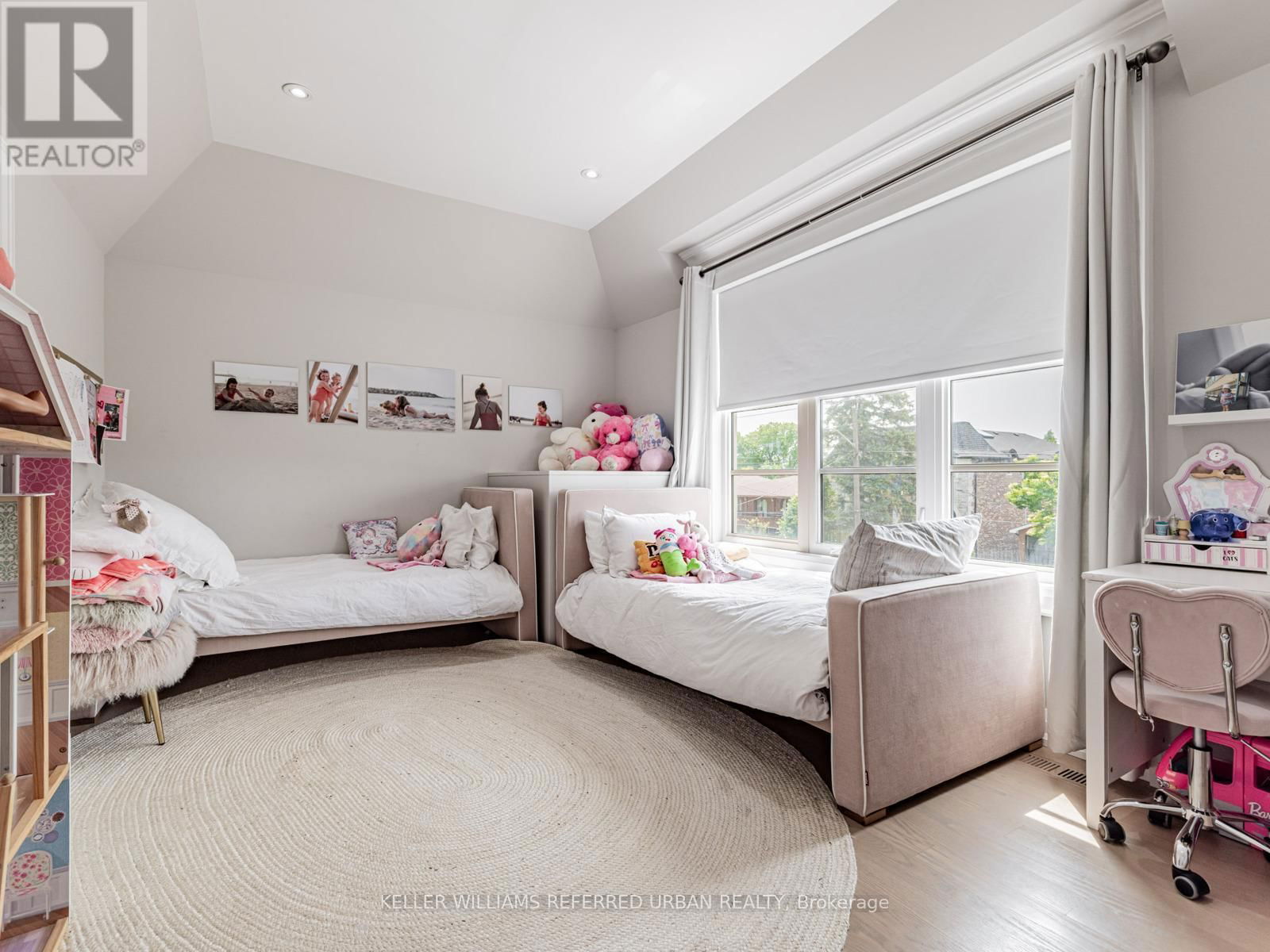606 GLENGROVE AVENUE Image 23