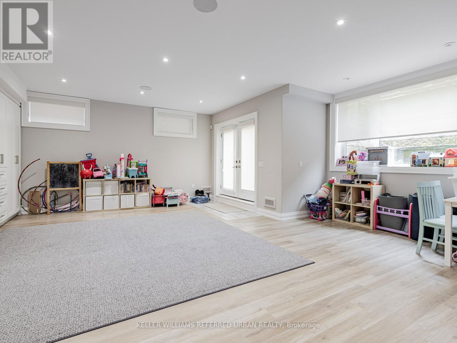 606 GLENGROVE AVENUE Image 30