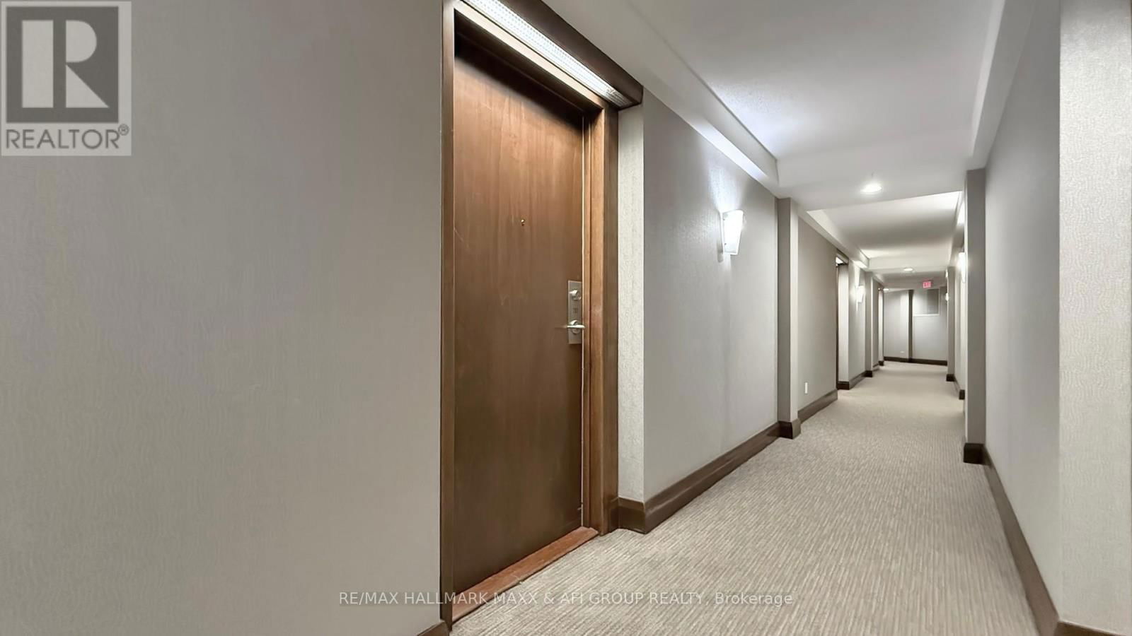 707 - 5 NORTHTOWN WAY Image 3