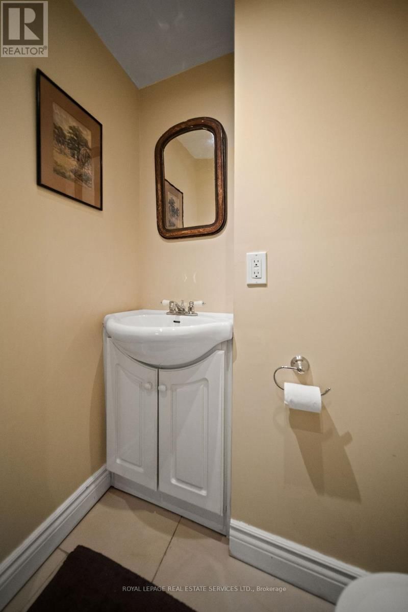 206 BERKELEY STREET Image 15