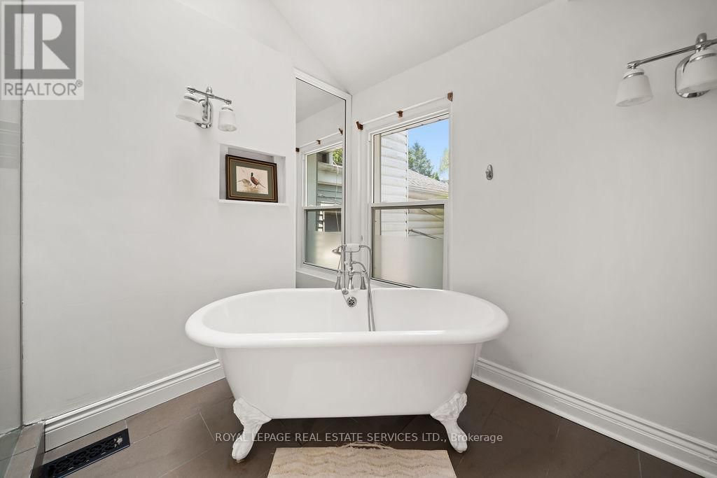206 BERKELEY STREET Image 26