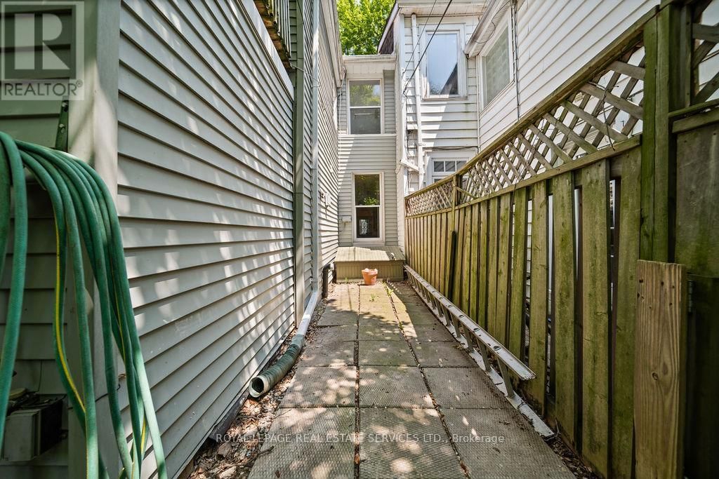 206 BERKELEY STREET Image 32