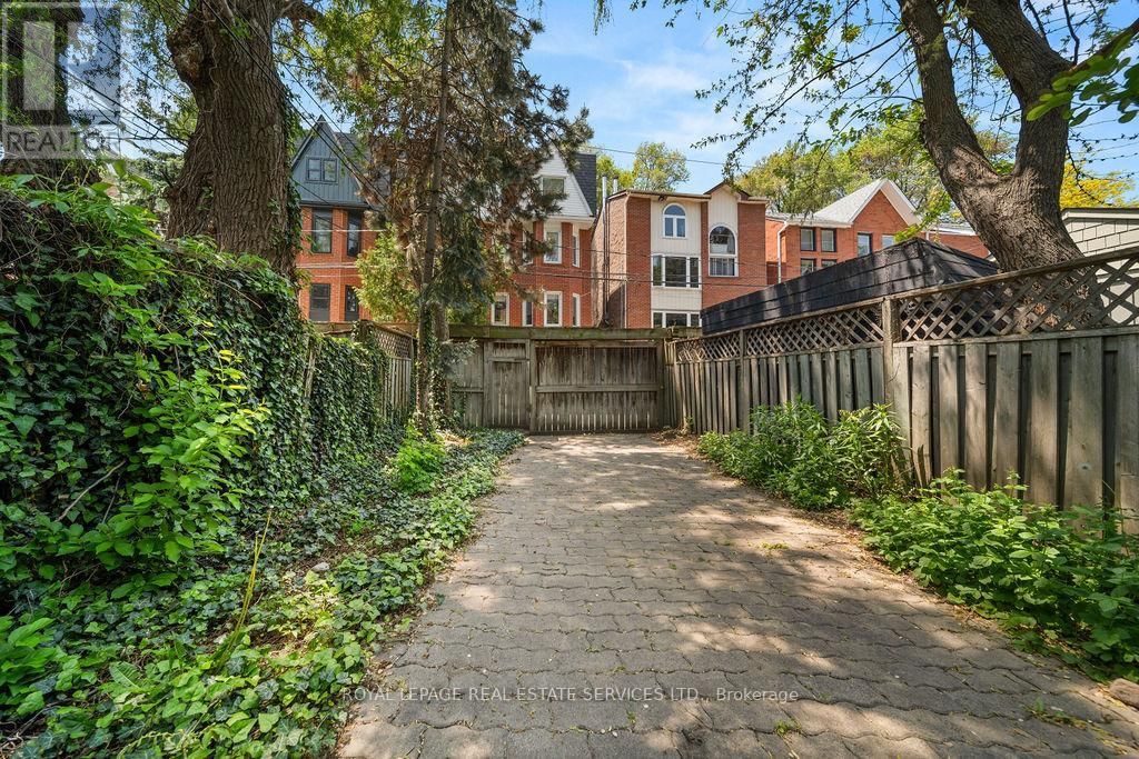 206 BERKELEY STREET Image 35