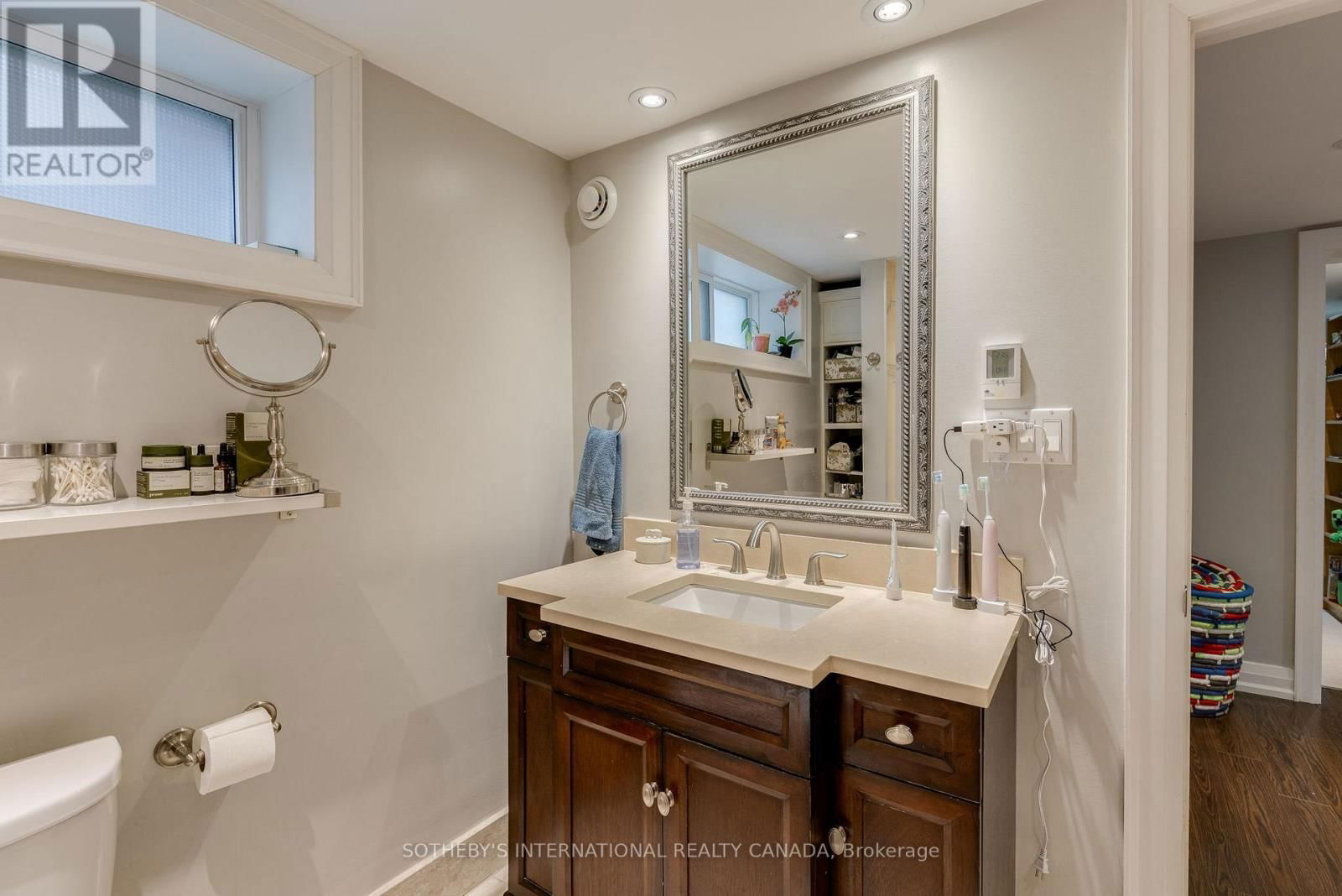 412 WELLESLEY STREET EAST Image 17