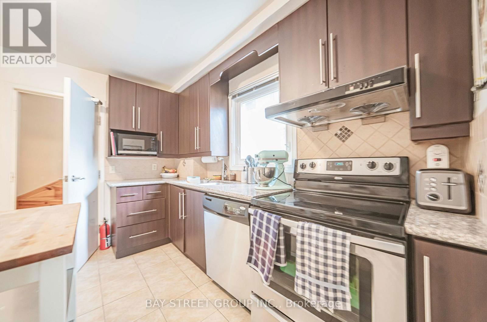65 SPADINA ROAD Image 9
