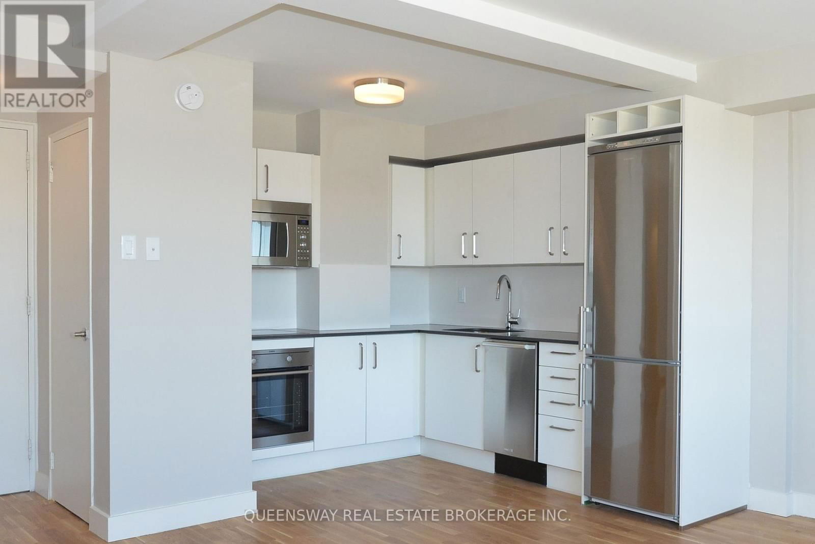 607 - 265 RUSSELL HILL ROAD Image 4