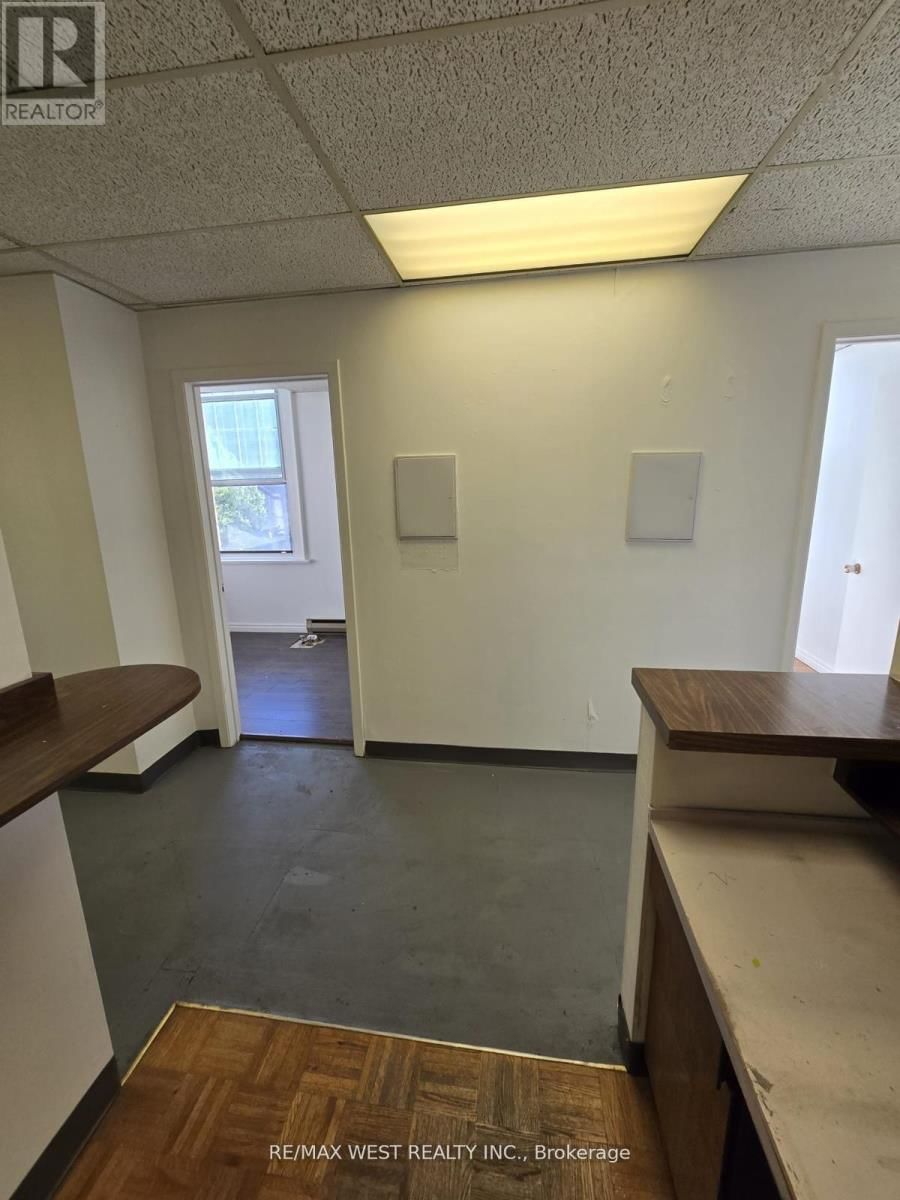 2nd Flr - 949 ST CLAIR AVENUE WEST Image 10