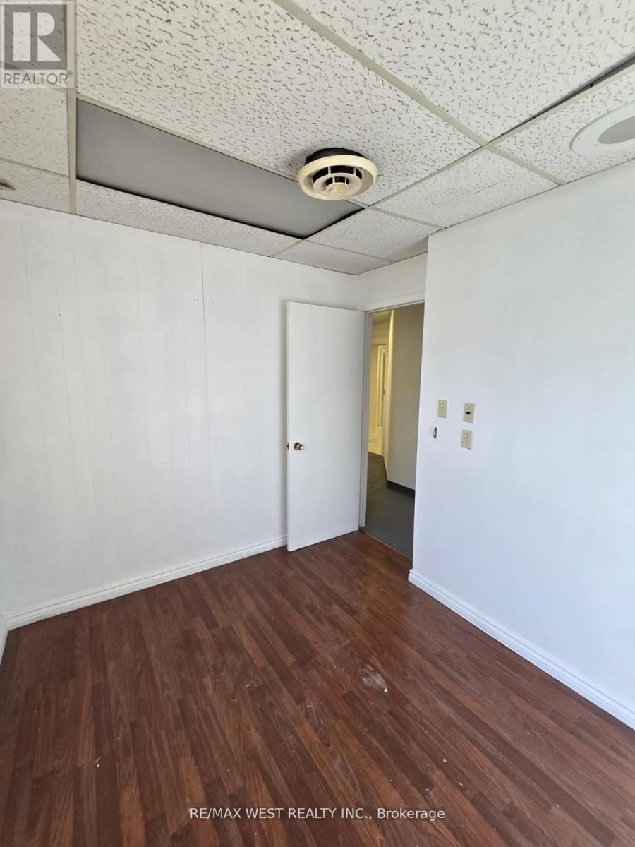 2nd Flr - 949 ST CLAIR AVENUE WEST Image 13
