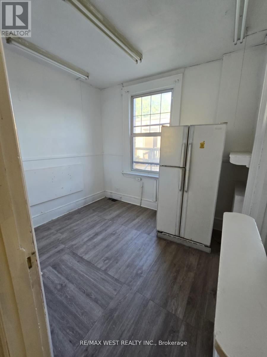 2nd Flr - 949 ST CLAIR AVENUE WEST Image 16