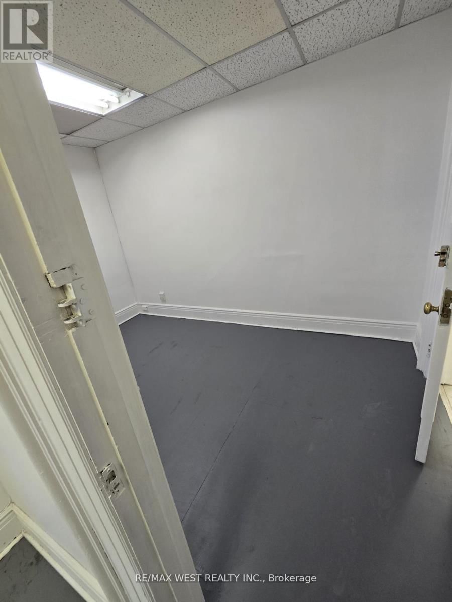 2nd Flr - 949 ST CLAIR AVENUE WEST Image 19