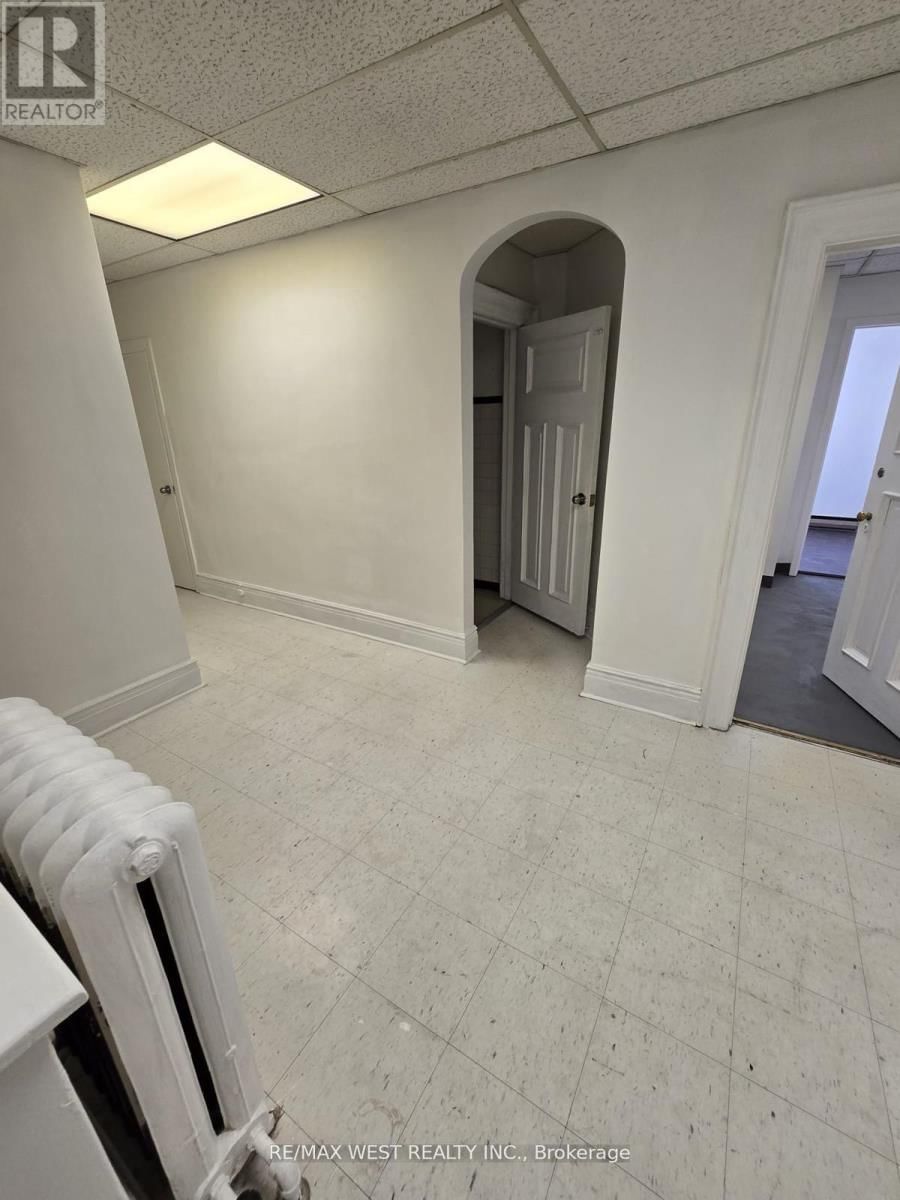 2nd Flr - 949 ST CLAIR AVENUE WEST Image 20