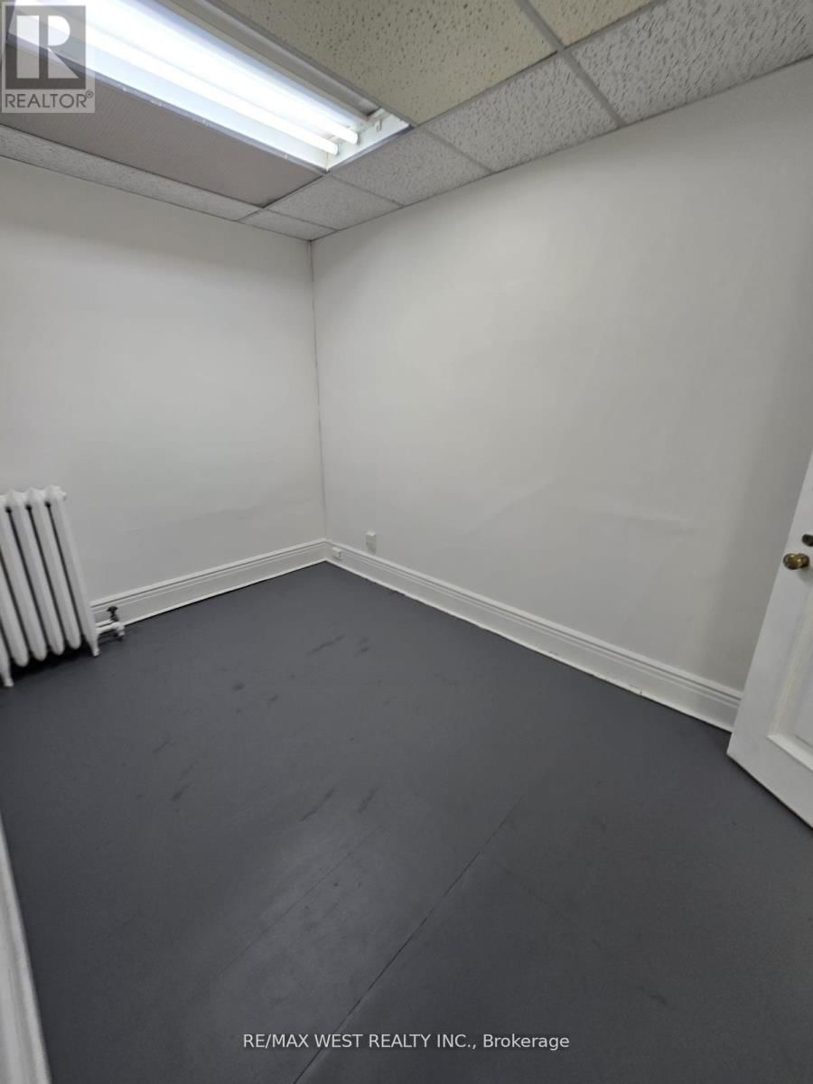 2nd Flr - 949 ST CLAIR AVENUE WEST Image 24