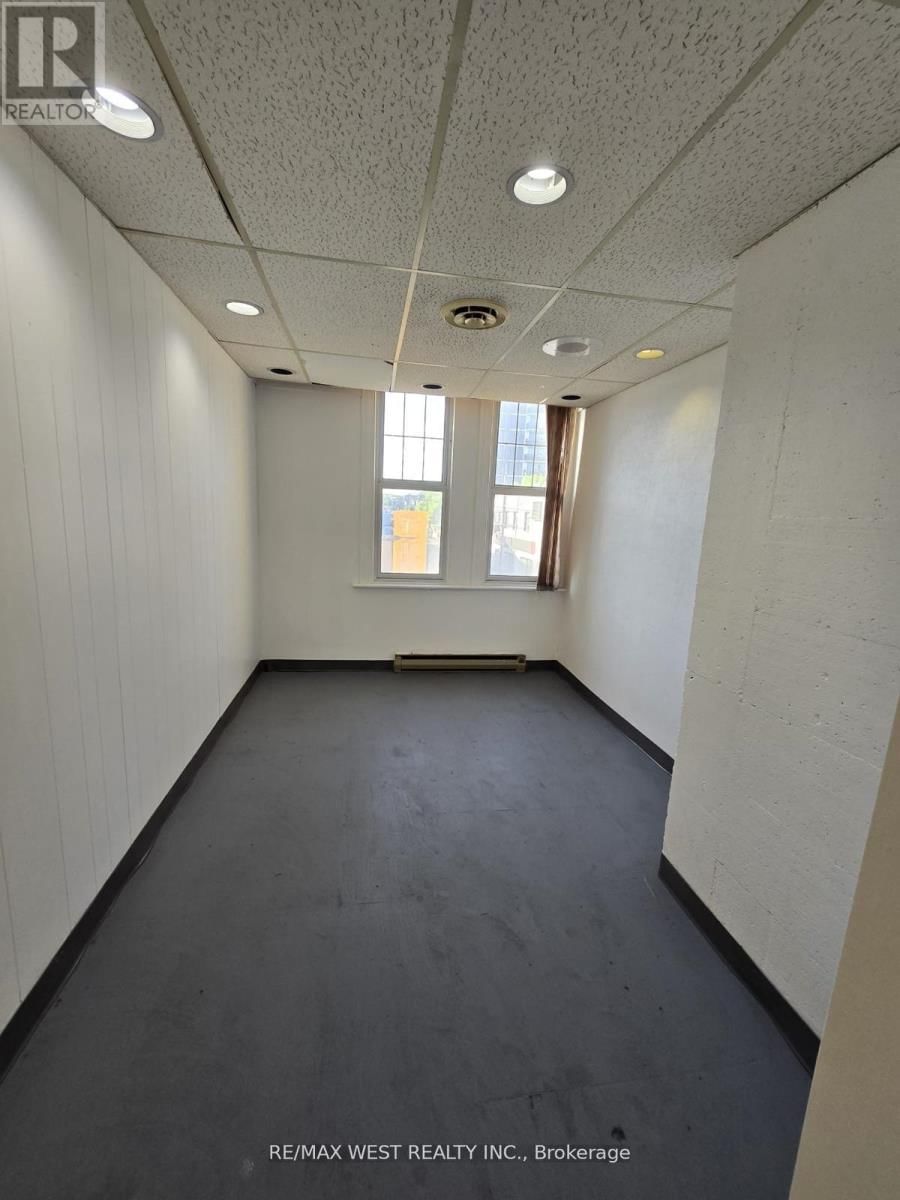 2nd Flr - 949 ST CLAIR AVENUE WEST Image 3