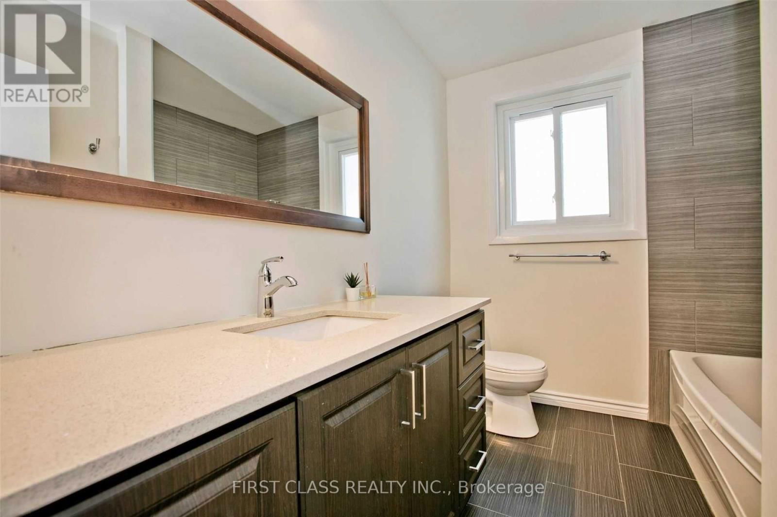 25 SUMMERSIDE CRESCENT Image 10