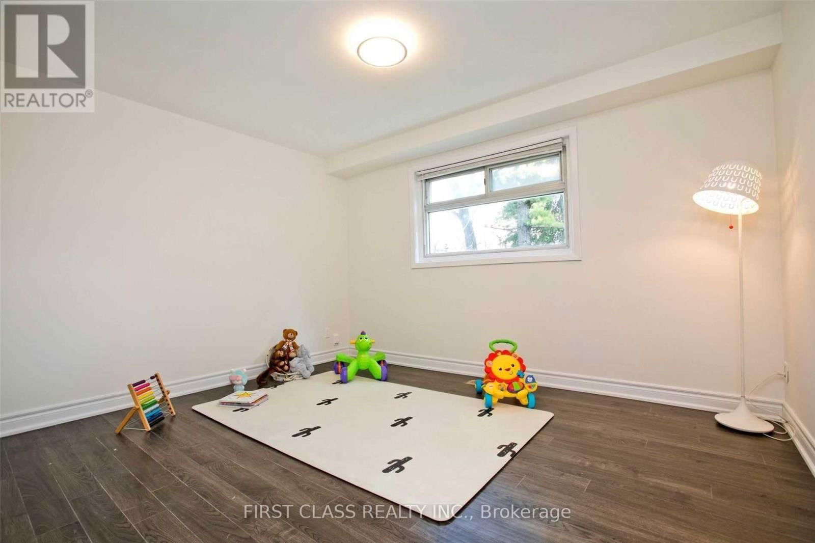 25 SUMMERSIDE CRESCENT Image 11