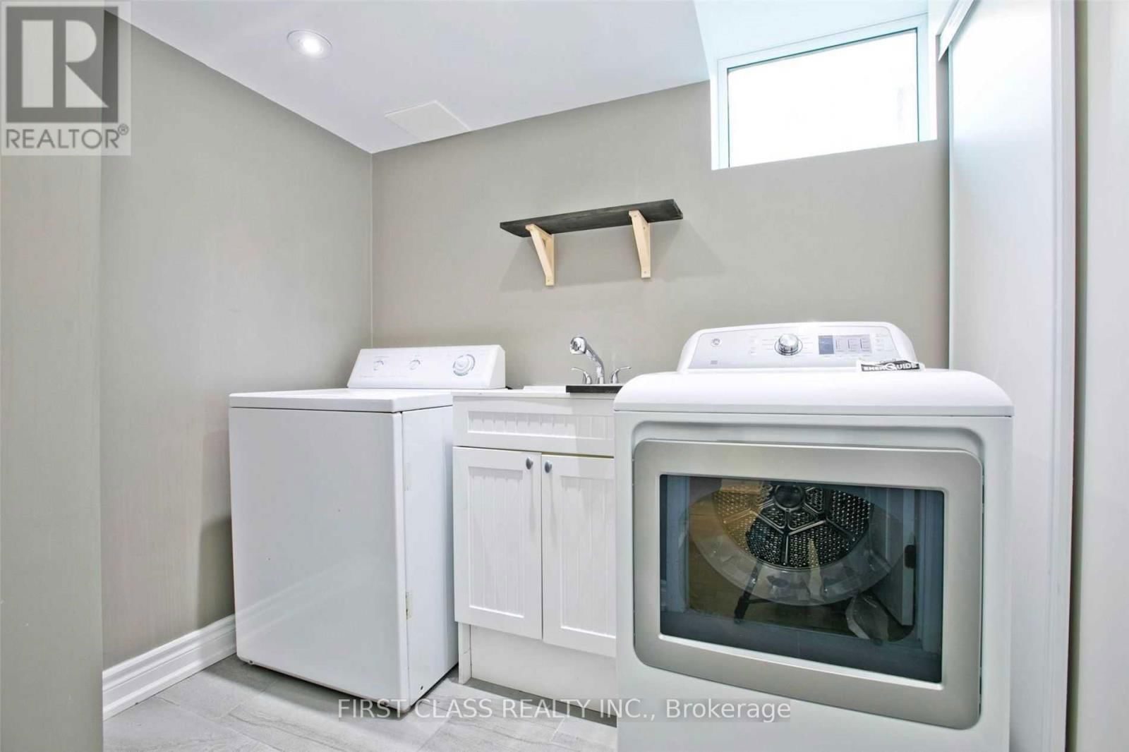25 SUMMERSIDE CRESCENT Image 16