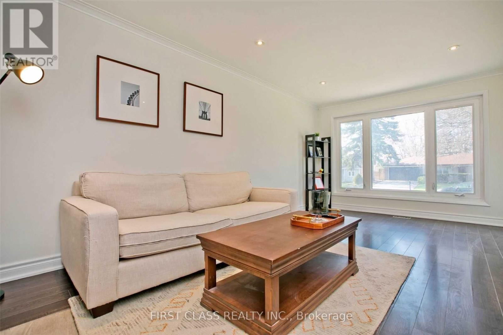 25 SUMMERSIDE CRESCENT Image 3
